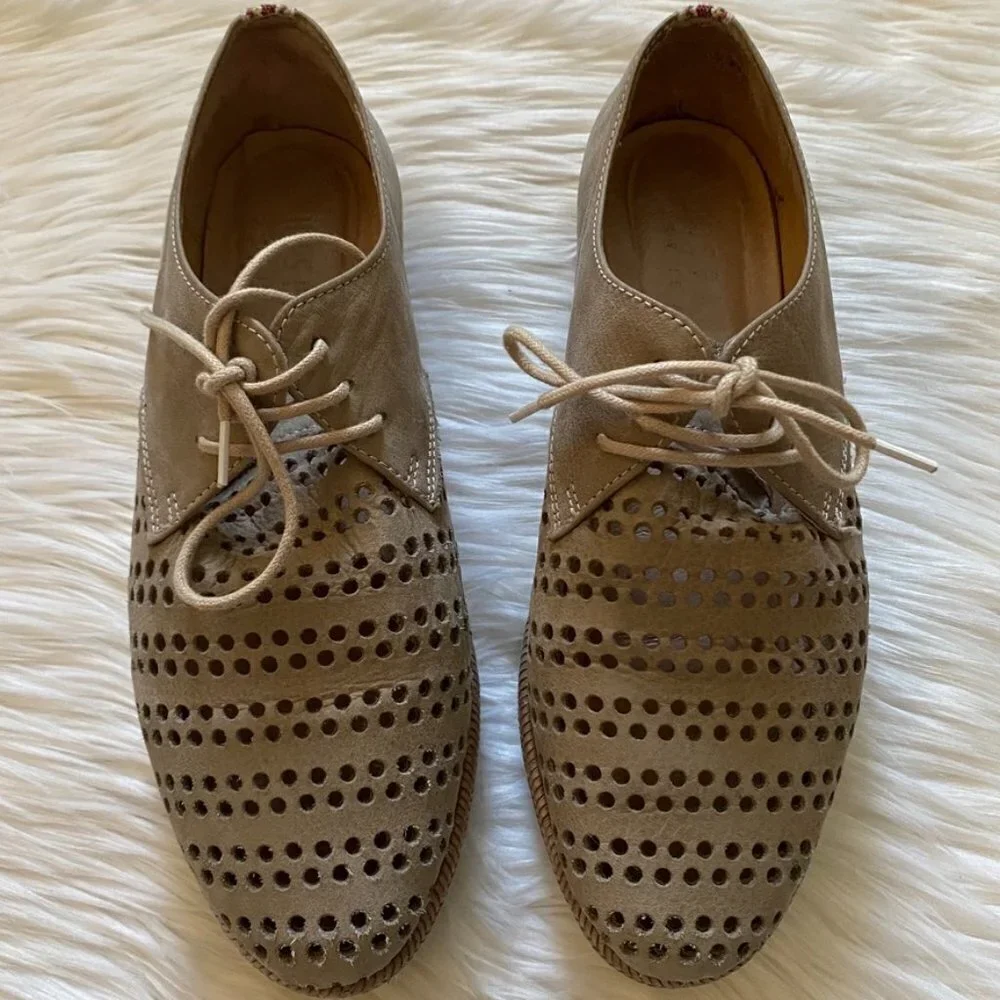 [Hispanitas] Laken‎ Perforated Wedge Derby Light Tan 37